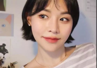 短发小姐姐设计眉毛视频,打造时尚个性眉型教程